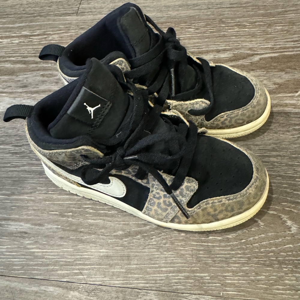 Kid’s NIKE Jordan mid 1s in black and cheetah print